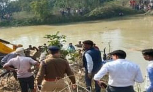 कासगंज हादसा: मृतकों की संख्या 22, 6 माह का बच्चा लापता