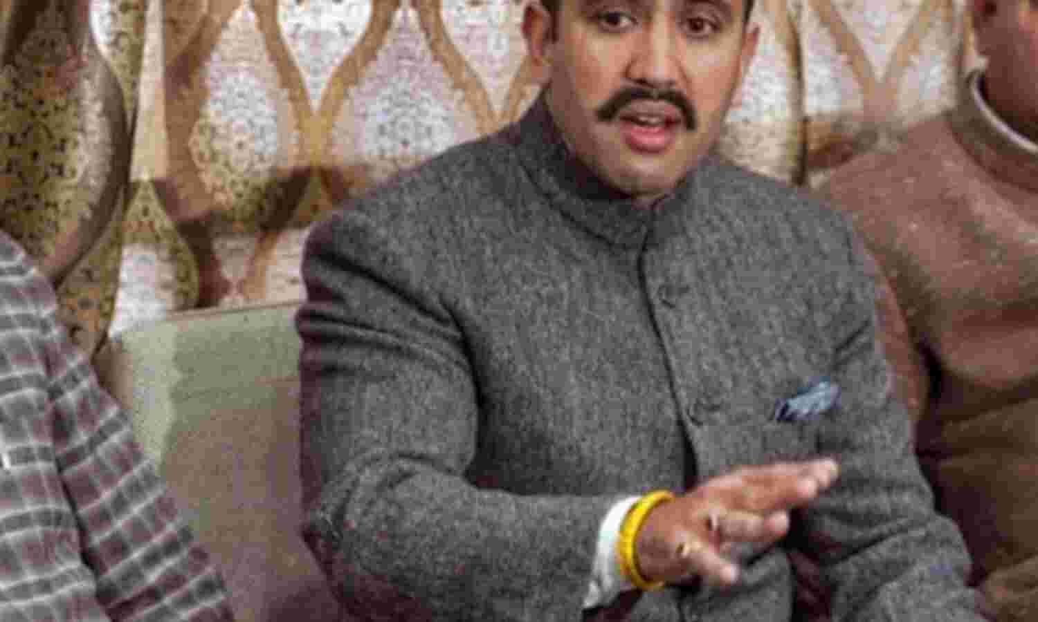 विक्रमादित्य आज दिल्ली रवाना होंगे, सियासी हलचल तेज