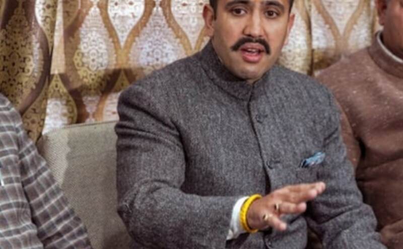 विक्रमादित्य आज दिल्ली रवाना होंगे, सियासी हलचल तेज