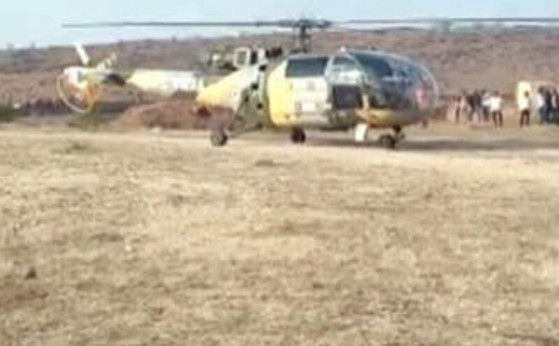जयपुर से 100 किमी दूर खेत में चेतक हेलीकॉप्टर की इमरजेंसी लैंडिंग, इंजन में खराबी की आशंका