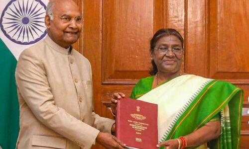 वन नेशन वन इलेक्शन, पूर्व राष्ट्रपति कोविंद की कमेटी ने 18 हजार पेज की रिपोर्ट सौंपी वन नेशन वन इलेक्शन, पूर्व राष्ट्रपति कोविंद की कमेटी ने 18 हजार पेज की रिपोर्ट सौंपी