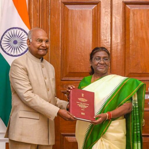 वन नेशन वन इलेक्शन, पूर्व राष्ट्रपति कोविंद की कमेटी ने 18 हजार पेज की रिपोर्ट सौंपी वन नेशन वन इलेक्शन, पूर्व राष्ट्रपति कोविंद की कमेटी ने 18 हजार पेज की रिपोर्ट सौंपी