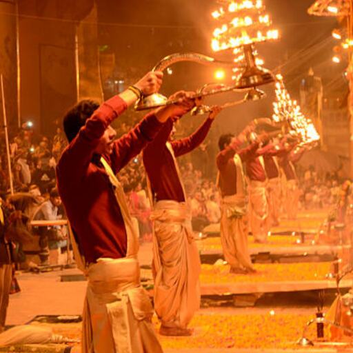 महिलाएं करेंगी दुर्गा घाट पर नियमित गंगा आरती, अनाथ आश्रम की लड़कियों को मिलेगी प्राथमिकता