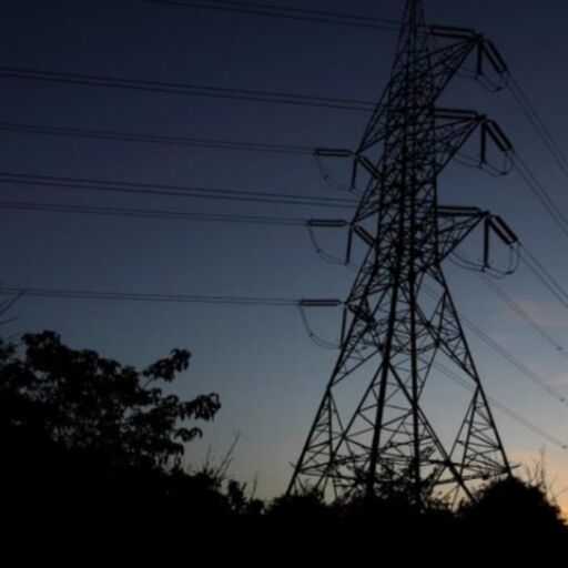 कानपुर में पति ने हाईटेंशन टावर पर चढ़ किया हंगामा, पत्नी ने ससुराल जाने से किया था मना