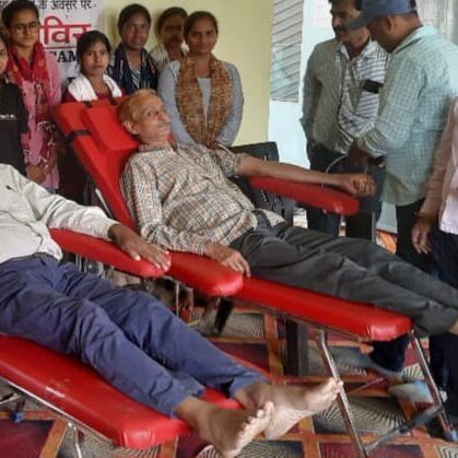 104 वां रक्तदान कर अमर शहीदों को दी श्रद्धांजलि, युवाओं को दी प्रेरणा