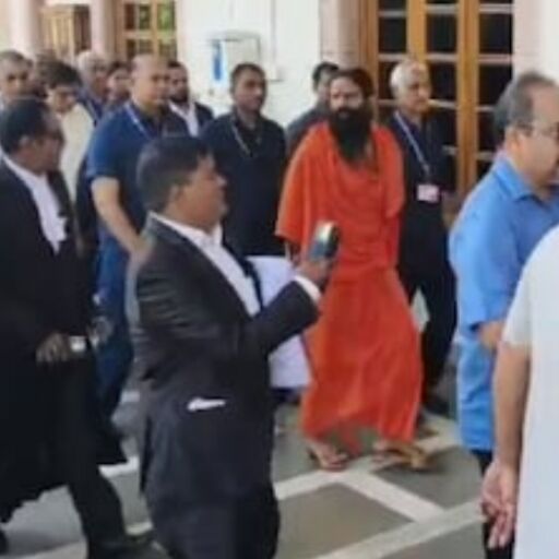 पतंजलि विज्ञापन मामले में सुप्रीम कोर्ट ने बाबा रामदेव और आचार्य बालकृष्ण को फटकार लगाई पतंजलि विज्ञापन मामले में सुप्रीम कोर्ट ने बाबा रामदेव और आचार्य बालकृष्ण को फटकार लगाई