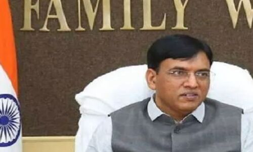 केंद्रीय स्वास्थ्य मंत्री मनसुख मंडाविया पर जूता फेंकने वाला युवक गिरफ्तार