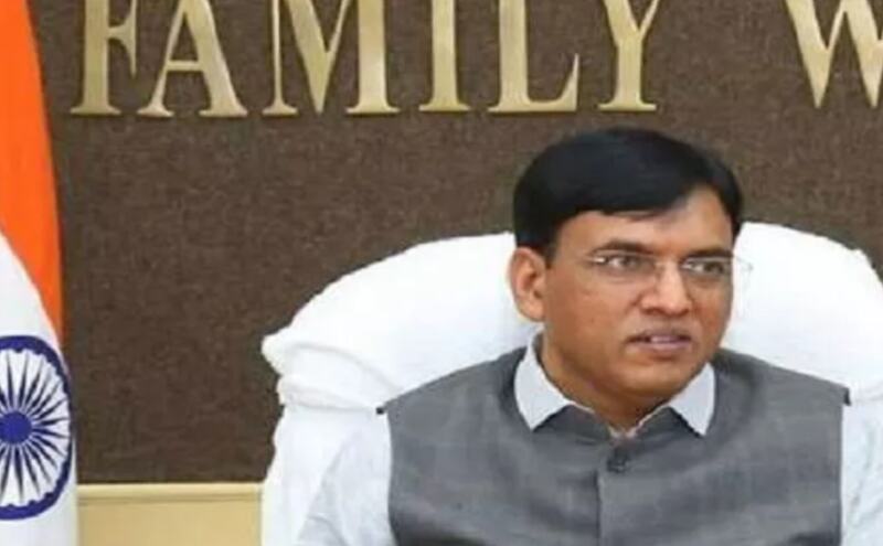 केंद्रीय स्वास्थ्य मंत्री मनसुख मंडाविया पर जूता फेंकने वाला युवक गिरफ्तार केंद्रीय स्वास्थ्य मंत्री मनसुख मंडाविया पर जूता फेंकने वाला युवक गिरफ्तार