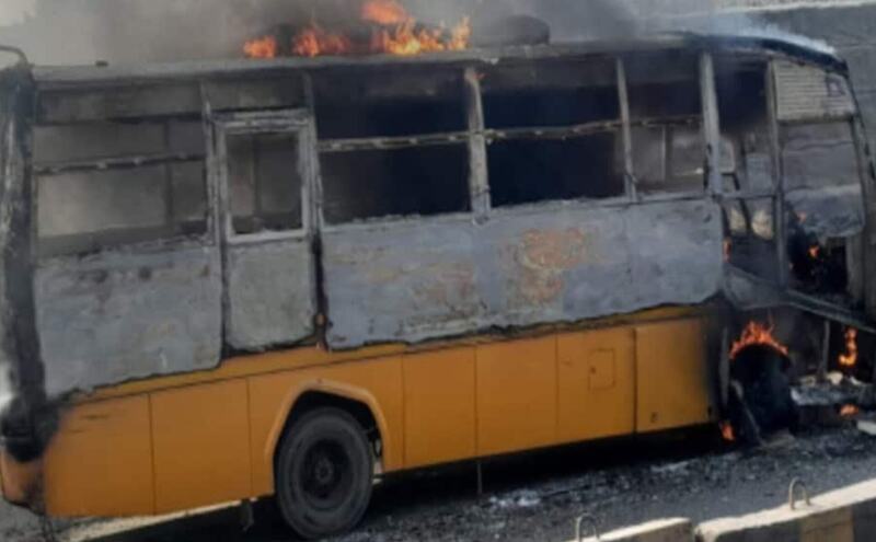पटना में स्कूली बस में लगी आग, ड्राइवर और स्थानीय लोगों की सूझबूझ से बच्चों की जान बची पटना में स्कूली बस में लगी आग, ड्राइवर और स्थानीय लोगों की सूझबूझ से बच्चों की जान बची