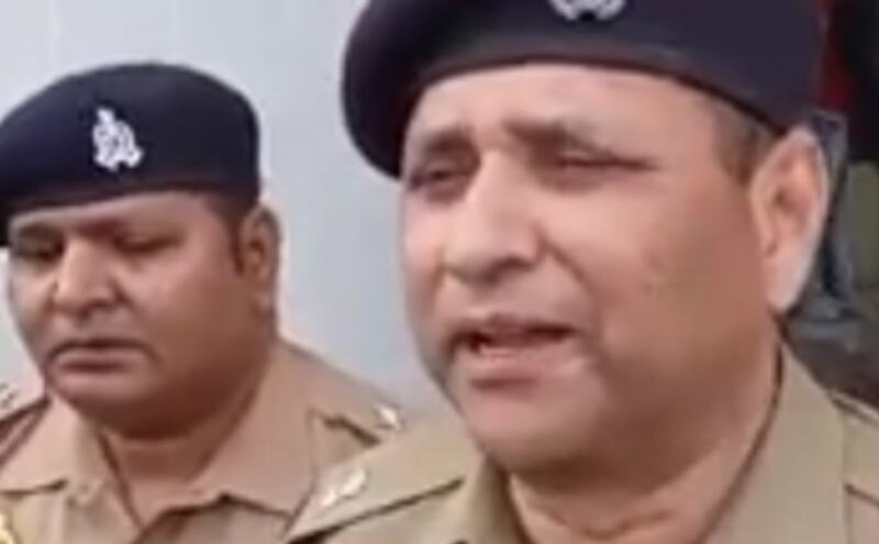 शामली-सहारनपुर मार्ग पर टैंकर की टक्कर से तीन पुलिसकर्मी घायल शामली-सहारनपुर मार्ग पर टैंकर की टक्कर से तीन पुलिसकर्मी घायल