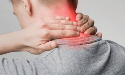 क्या सर्वाइकल दर्द से आप परेशान है? जानिए कारण और बचाव क्या सर्वाइकल दर्द से आप परेशान है? जानिए कारण और बचाव