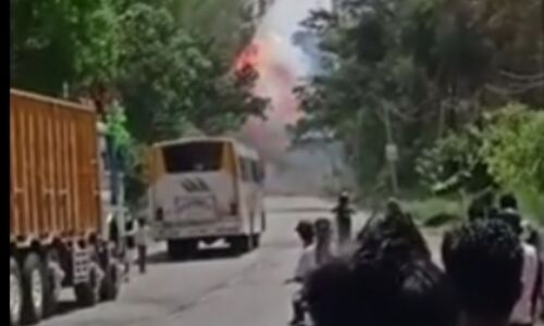मुरादाबाद-काशीपुर मार्ग पर ट्रक में आग, सिलेंडर फटने से मची अफरा-तफरी