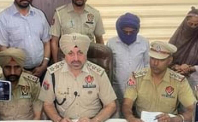 पत्नी और प्रेमी ने मिलकर की हत्या, पुलिस ने सुलझाई गुत्थी, आरोपी गिरफ्तार पत्नी और प्रेमी ने मिलकर की हत्या, पुलिस ने सुलझाई गुत्थी, आरोपी गिरफ्तार