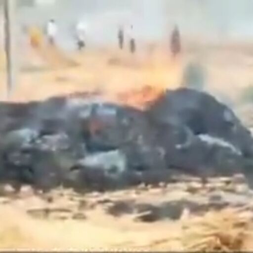 एटा में भीषण आग, 21 बीघा गेहूं की फसल जलकर राख, दमकल की मशक्कत के बाद काबू पाया गया आग पर एटा में भीषण आग, 21 बीघा गेहूं की फसल जलकर राख, दमकल की मशक्कत के बाद काबू पाया गया आग पर