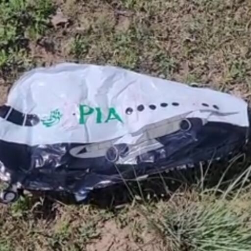 सांबा में पाकिस्तानी गुब्बारा बरामद, उर्दू में लिखा है संदेश, ड्रोन गिराए गए हथियारों के पास मिला सांबा में पाकिस्तानी गुब्बारा बरामद, उर्दू में लिखा है संदेश, ड्रोन गिराए गए हथियारों के पास मिला