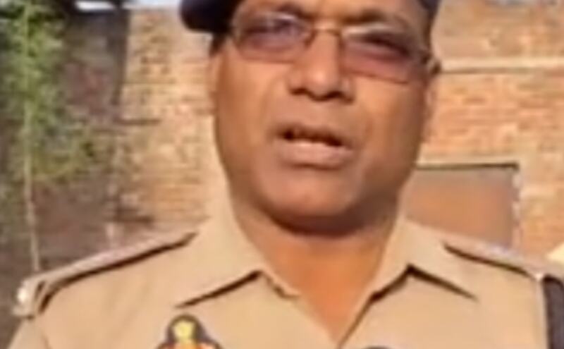 गाजीपुर में 15 लाख रुपये की अवैध शराब बरामद, चुनाव में खपाने की थी आशंका गाजीपुर में 15 लाख रुपये की अवैध शराब बरामद, चुनाव में खपाने की थी आशंका