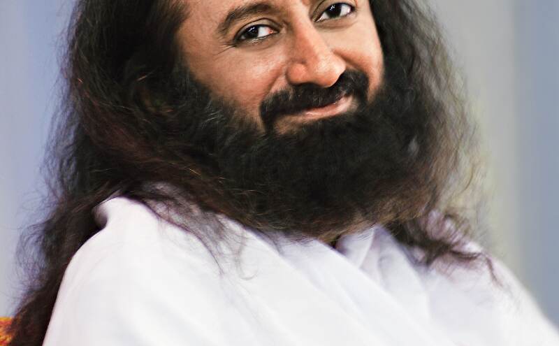 विकसित भारत के सपने को लेकर काशी पहुंचे आर्ट ऑफ लिविंग के गुरु श्री श्री रविशंकर, विश्वनाथ मंदिर में दर्शन