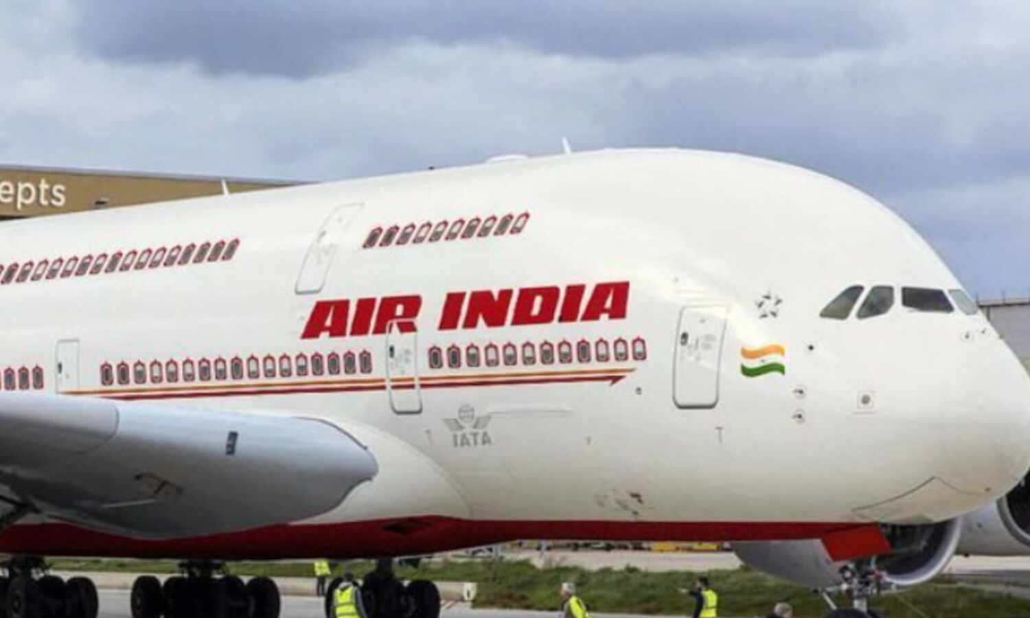 एयर इंडिया एक्सप्रेस की उड़ानें रद्द, यात्रियों का हंगामा, एयरलाइन ने दी ये सफाई