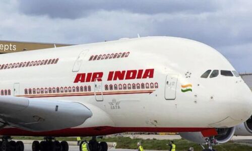 एयर इंडिया एक्सप्रेस की उड़ानें रद्द, यात्रियों का हंगामा, एयरलाइन ने दी ये सफाई