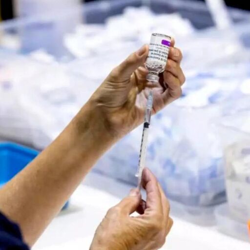 एस्ट्राजेनेका ने अपना कोरोना वैक्सीन वापस मंगाया, भारत में अभी तक कोई फैसला नहीं