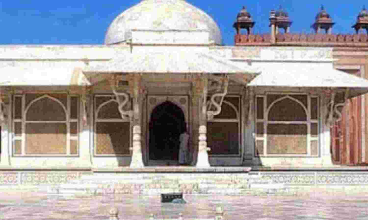 आगरा में सलीम चिश्ती की दरगाह और जामा मस्जिद को कामाख्या मंदिर बताया गया