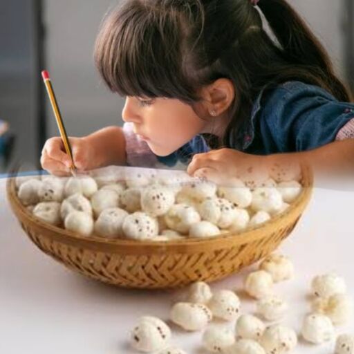 बच्चों को जंक फूड और चॉकलेट की जगह दे मखाना, जानिए 4 अद्भुत फायदे बच्चों को जंक फूड और चॉकलेट की जगह दे मखाना, जानिए 4 अद्भुत फायदे