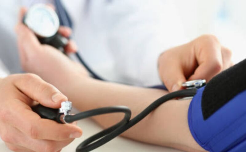 दुनियाभर में बढ़ रहा हाईपरटेंशन का खतरा, जानिए इसके लक्षण और बचाव दुनियाभर में बढ़ रहा हाईपरटेंशन का खतरा, जानिए इसके लक्षण और बचाव