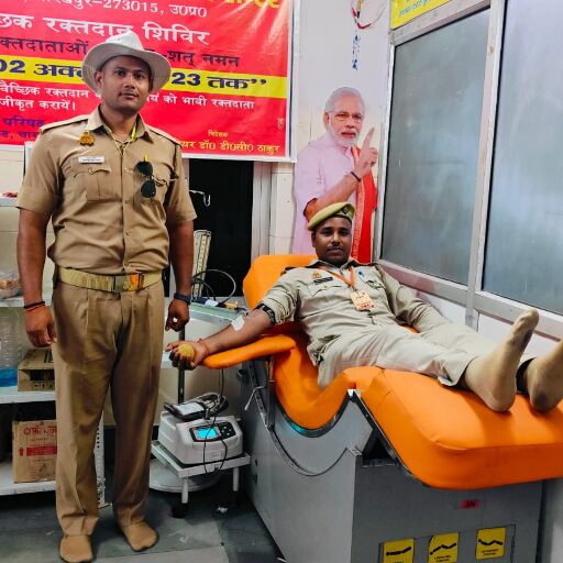 डॉक्टर ने कहा कट जाएगा पैर, पुलिसकर्मी ने रक्तदान कर दिया नया जीवन