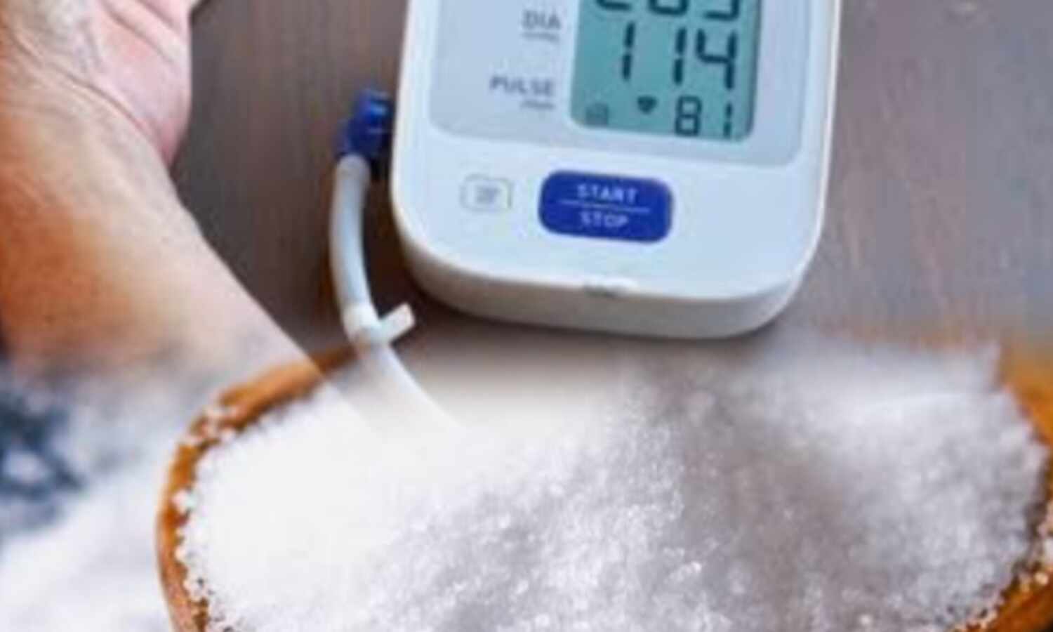 उच्च रक्तचाप (हाई ब्लड प्रेशर) में नमक कम करें और इन बातों का ध्यान रखें
