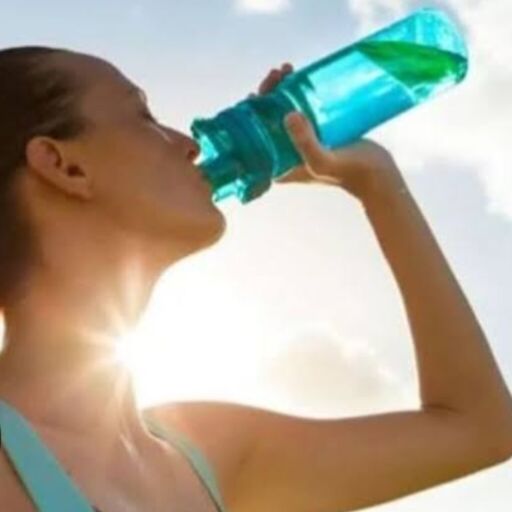 गर्मी में पानी जीवन रक्षक अमृत! गर्मी में पानी जीवन रक्षक अमृत!