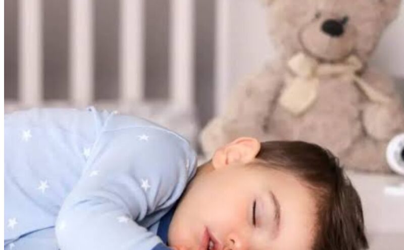 बच्चों को पूरी नींद क्यों जरूरी है? देर रात तक जागने और नींद पूरी न होने से हो सकते हैं ये नुकसान बच्चों को पूरी नींद क्यों जरूरी है? देर रात तक जागने और नींद पूरी न होने से हो सकते हैं ये नुकसान