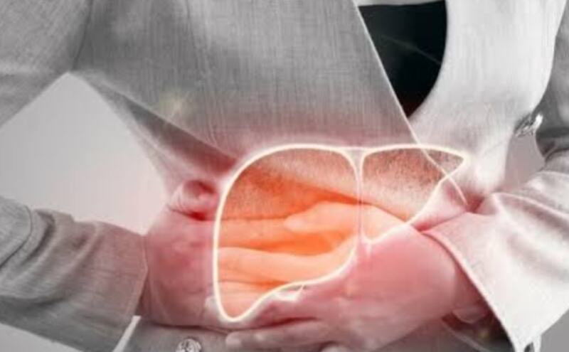 लीवर खराब होने से पहले देता है ये संकेत: जानिए लीवर खराब होने के लक्षण और बचाव के तरीके