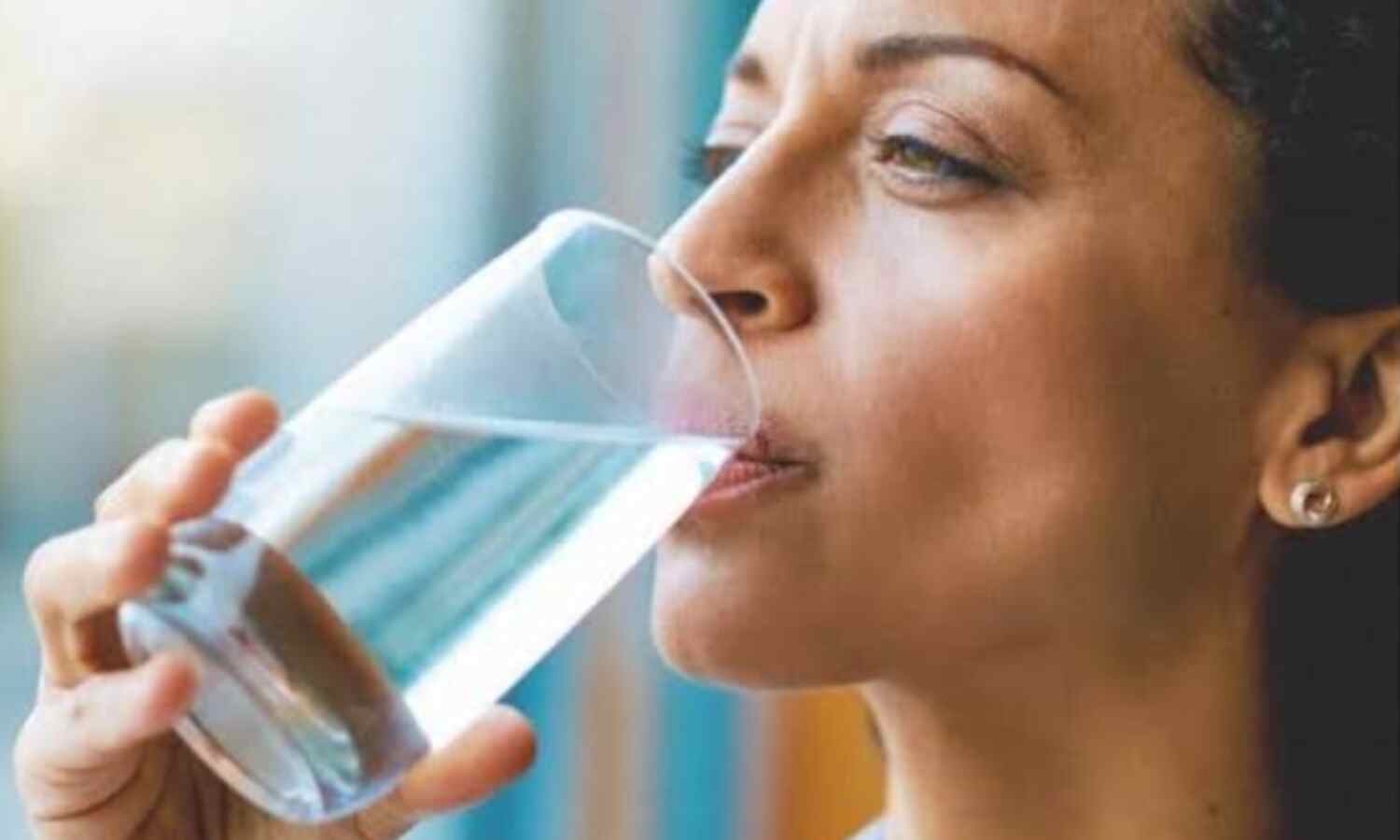 रोज सुबह गर्म पानी पीने के 5 अद्भुत फायदे