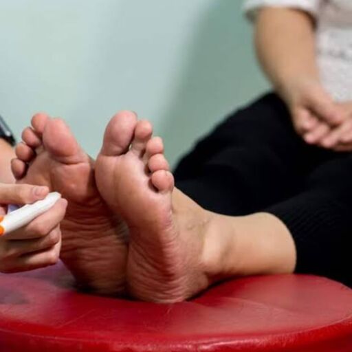 हाथों-पैरों में सुन्नपन: चेतावनी के संकेत और क्या करें?