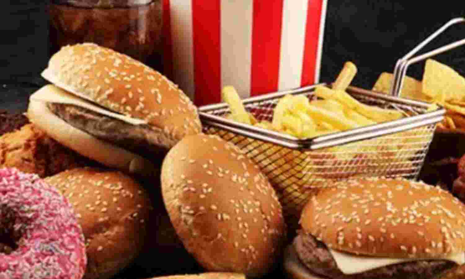 जंक फूड के स्वाद के चक्कर में कहीं सेहत न गंवा बैठें!
