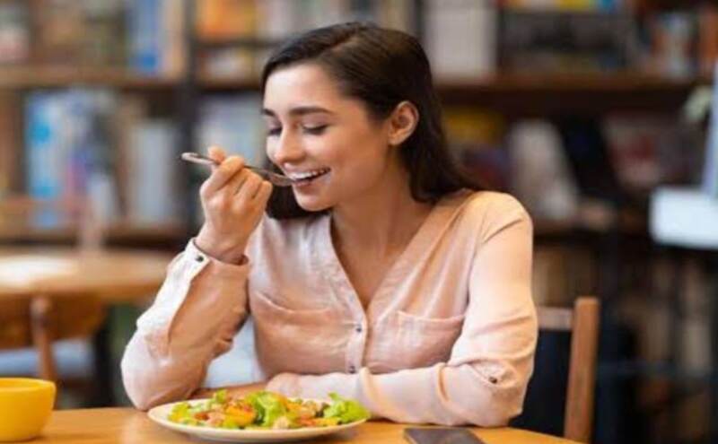 खाना चबा-चबाकर खाने के फायदे, एक विस्तृत विश्लेषण खाना चबा-चबाकर खाने के फायदे, एक विस्तृत विश्लेषण