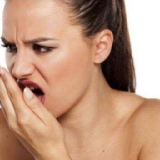 मुंह की बदबू: कारण और घरेलू उपचार