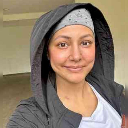 हिना खान का ब्रेस्ट कैंसर से जंग जारी, कीमोथेरेपी के साइड इफेक्ट्स से जूझ रही हैं एक्ट्रेस हिना खान का ब्रेस्ट कैंसर से जंग जारी, कीमोथेरेपी के साइड इफेक्ट्स से जूझ रही हैं एक्ट्रेस