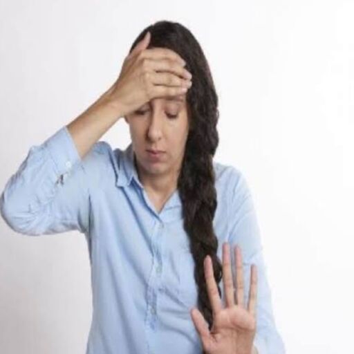 खड़े होने पर चक्कर आना, जानें इसके पीछे के कारण