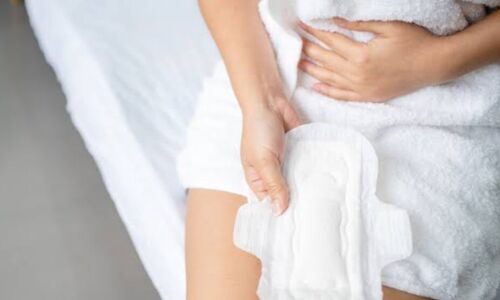 सैनिटरी पैड और कैंसर का खतरा, जानिए सच्चाई क्या है?