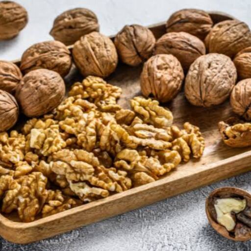 अखरोट, सिर्फ एक ड्राई फ्रूट नहीं बल्कि पोषक तत्वों का भी है खजाना अखरोट, सिर्फ एक ड्राई फ्रूट नहीं बल्कि पोषक तत्वों का भी है खजाना