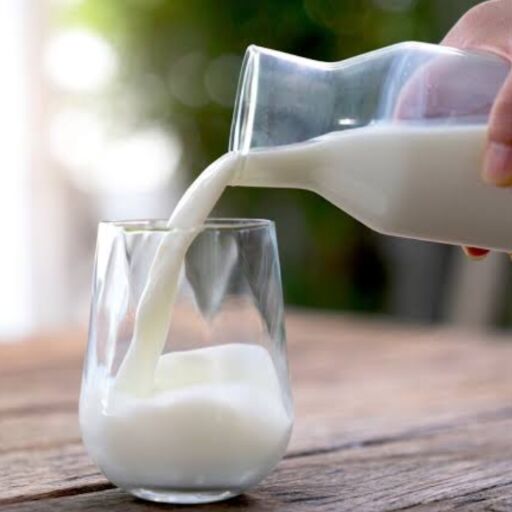 दूध सेहत का अमृत या सिर्फ एक पेय? जानिए दूध पीने के सही तरीके और समय दूध सेहत का अमृत या सिर्फ एक पेय? जानिए दूध पीने के सही तरीके और समय