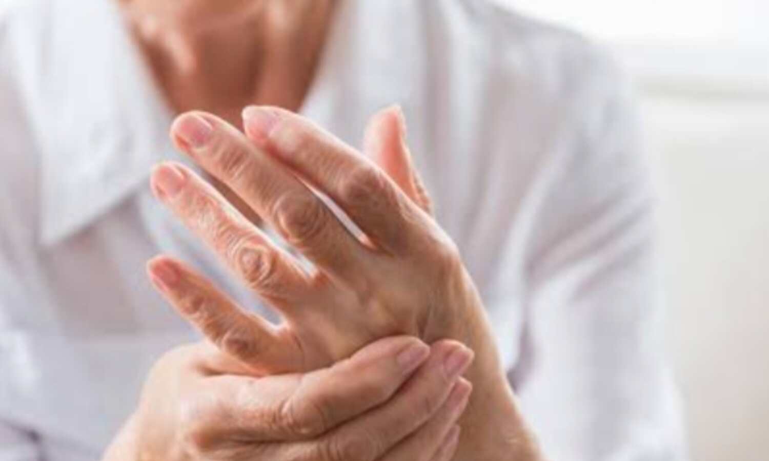 गठिया एक ऐसी बीमारी है जो न सिर्फ बुजुर्ग ही नही बल्कि युवा भी इसकी चपेट में