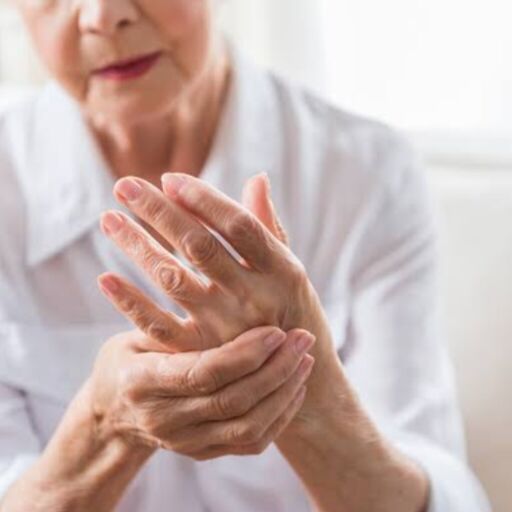 गठिया एक ऐसी बीमारी है जो न सिर्फ बुजुर्ग ही नही बल्कि युवा भी इसकी चपेट में गठिया एक ऐसी बीमारी है जो न सिर्फ बुजुर्ग ही नही बल्कि युवा भी इसकी चपेट में