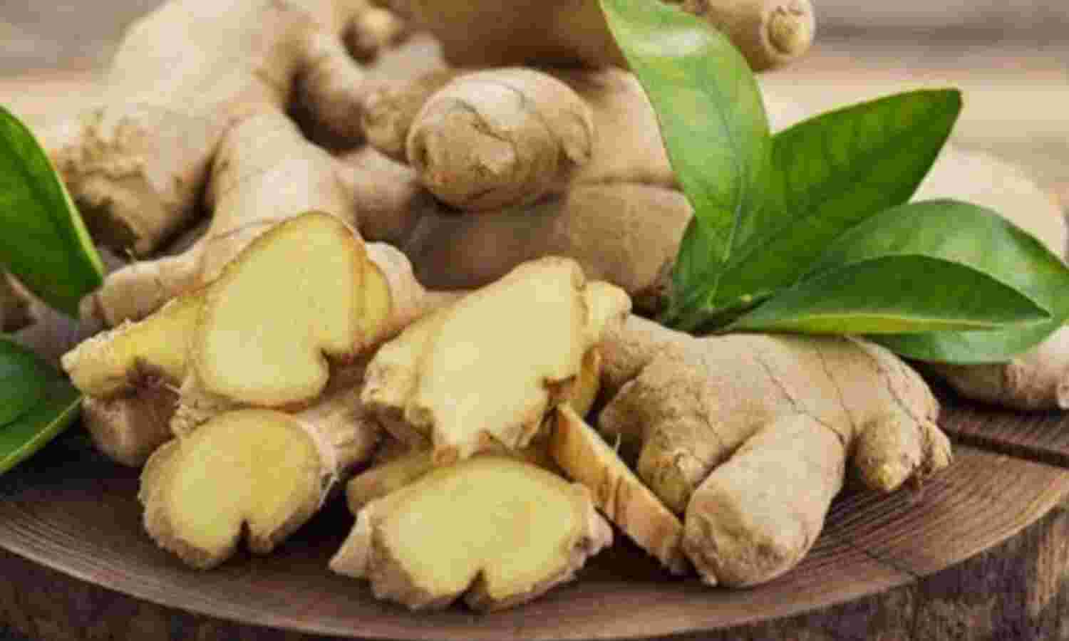 कोलेस्ट्रॉल घटाने में अदरक है कारगर, जानें इसके सेवन के फायदे और तरीके