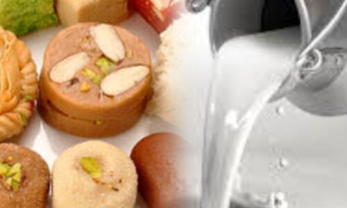 दिवाली की तैयारियाँ जोर शोर से, मिलावटी दूध से बनी मिठाइयों से रहें सावधान