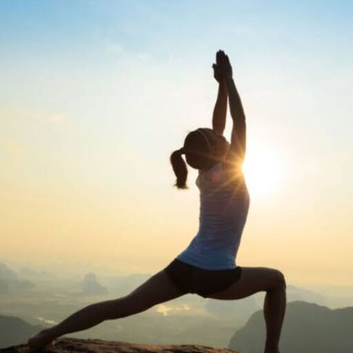 सूर्य नमस्कार है सेहत के लिए एक अनमोल वरदान जानिए इसके फायदे