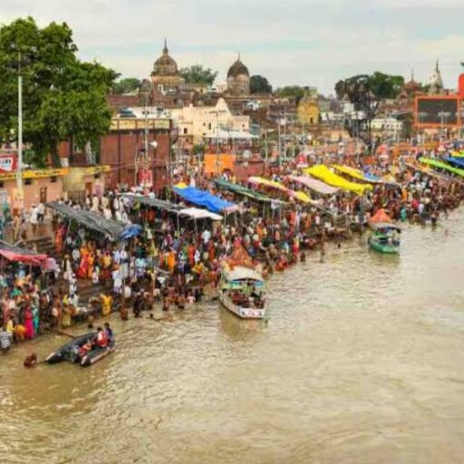दिवाली के बाद अयोध्या में श्रद्धालुओं की भारी भीड़, कार्तिक पूर्णिमा पर सरयू नदी में स्नान के लिए उमड़ रहे हैं लाखों लोग