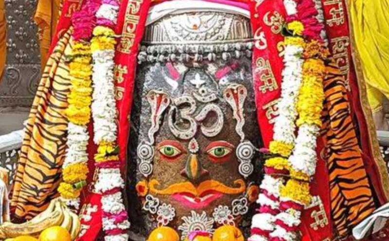 उज्जैन के बाबा महाकाल की नगरी में श्रद्धालुओं का उमड़ा सैलाब, भस्म आरती का विश्वव्यापी आकर्षण उज्जैन के बाबा महाकाल की नगरी में श्रद्धालुओं का उमड़ा सैलाब, भस्म आरती का विश्वव्यापी आकर्षण