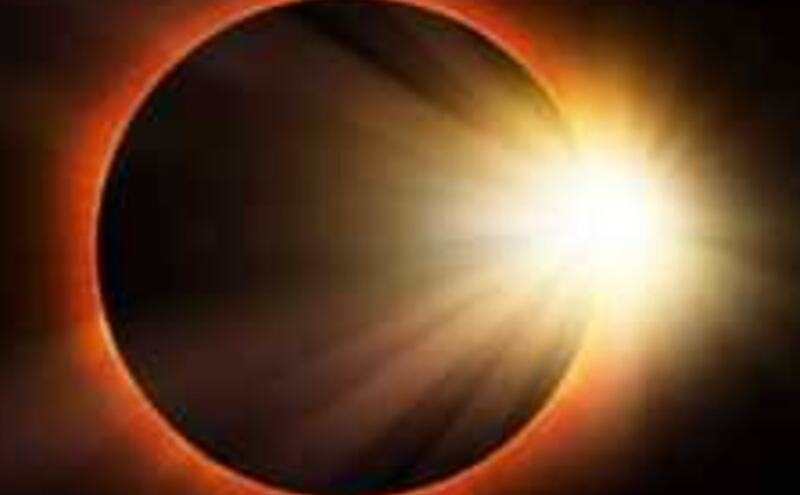 साल 2025 में सूर्य और चंद्र ग्रहण, तिथियां और सूतक काल का प्रभाव साल 2025 में सूर्य और चंद्र ग्रहण, तिथियां और सूतक काल का प्रभाव